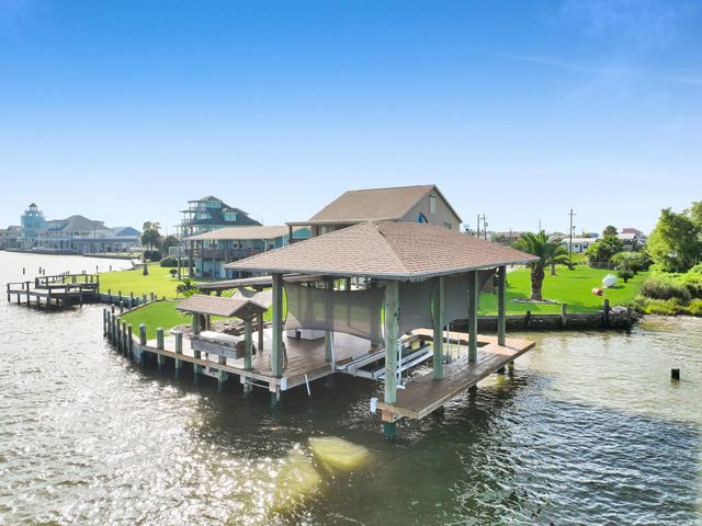 1301 N Monkhouse Drive, Crystal Beach, TX 77650