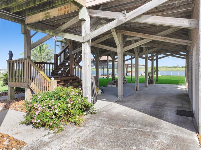 1301 N Monkhouse Drive, Crystal Beach, TX 77650