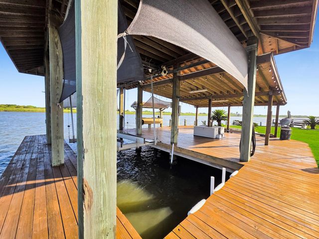 1301 N Monkhouse Drive, Crystal Beach, TX 77650