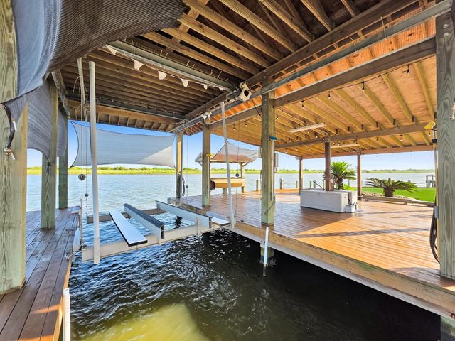 1301 N Monkhouse Drive, Crystal Beach, TX 77650