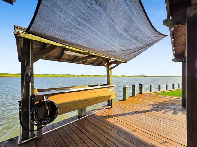 1301 N Monkhouse Drive, Crystal Beach, TX 77650