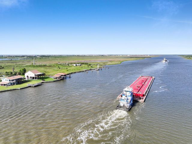 1301 N Monkhouse Drive, Crystal Beach, TX 77650