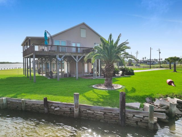 1301 N Monkhouse Drive, Crystal Beach, TX 77650