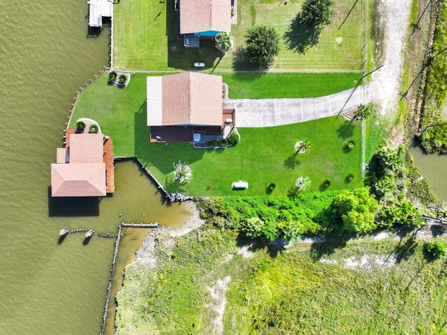 1301 N Monkhouse Drive, Crystal Beach, TX 77650