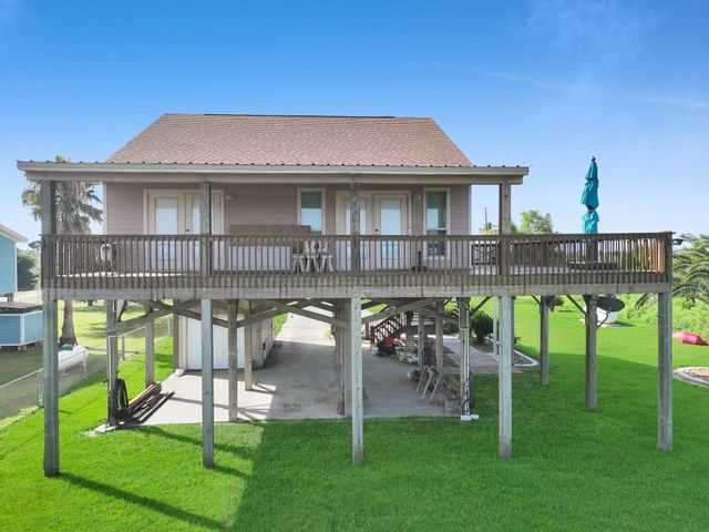 1301 N Monkhouse Drive, Crystal Beach, TX 77650