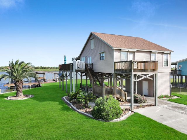 1301 N Monkhouse Drive, Crystal Beach, TX 77650