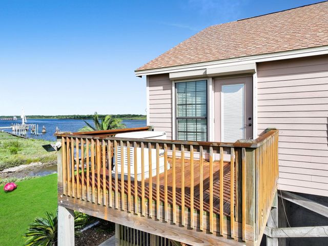 1301 N Monkhouse Drive, Crystal Beach, TX 77650