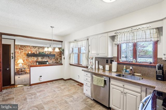 31 VILLA DR, Berlin, NJ 08009