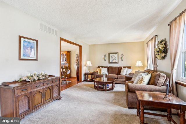 31 VILLA DR, Berlin, NJ 08009