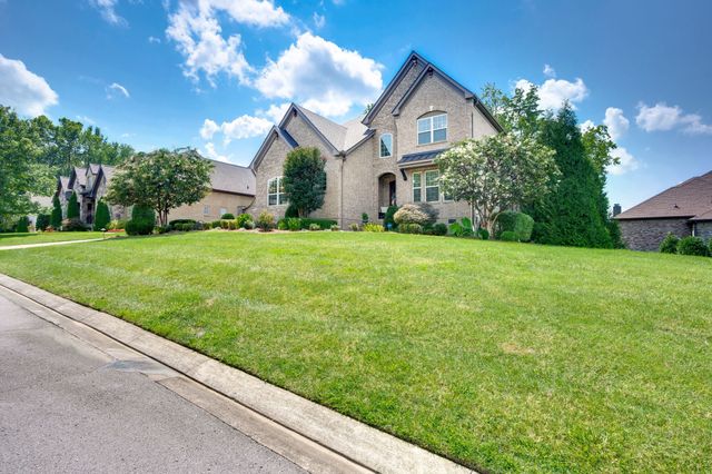1198 Meadow Bridge Ln, Arrington, TN 37014