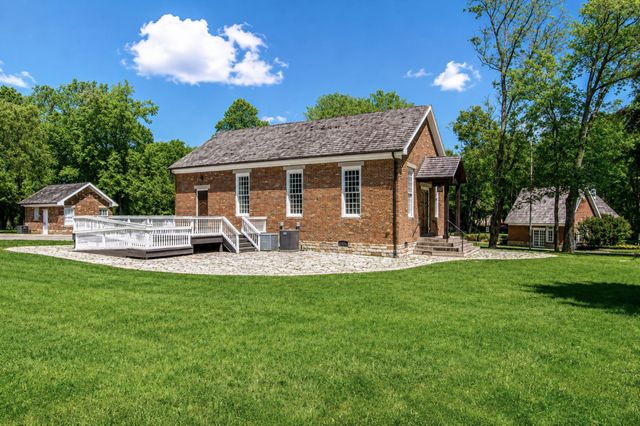 1198 Meadow Bridge Ln, Arrington, TN 37014