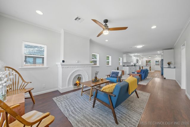 1135 S Lewis Place, Tulsa, OK 74104