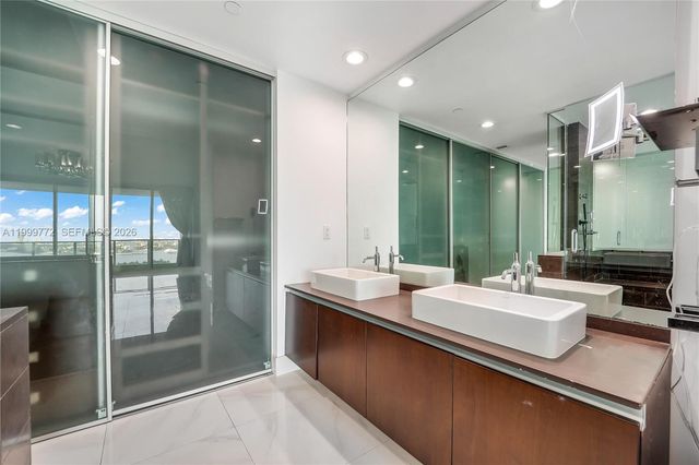 1040 Biscayne Blvd 1001, Miami, FL 33132