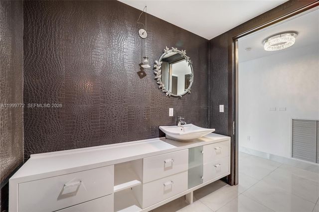 1040 Biscayne Blvd 1001, Miami, FL 33132