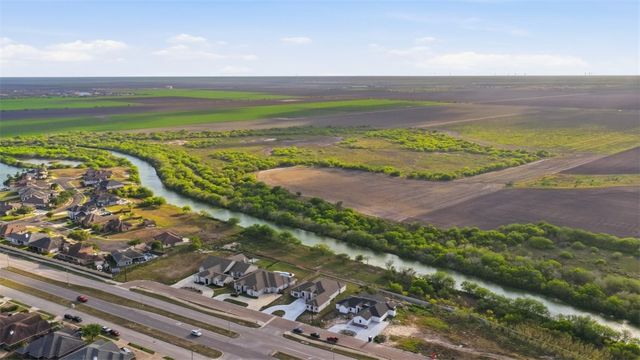 4033 Ranch Lake Dr, Corpus Christi, TX 78413