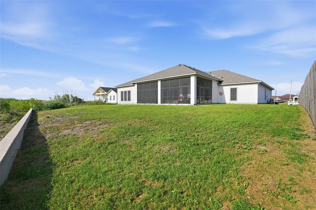 4033 Ranch Lake Dr, Corpus Christi, TX 78413