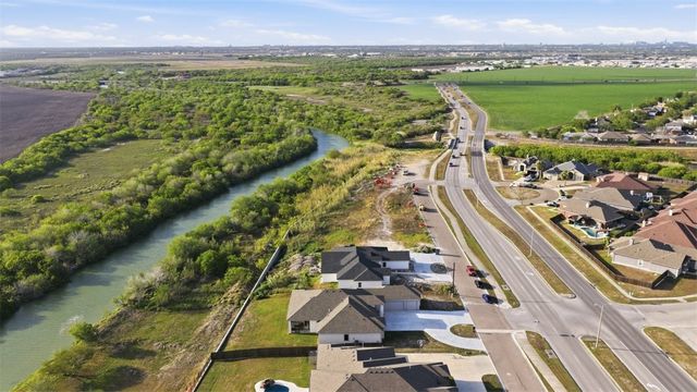 4033 Ranch Lake Dr, Corpus Christi, TX 78413