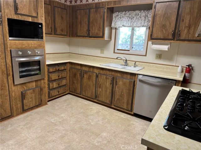 400 Sulphur Bank 59, Clearlake Oaks, CA 95423
