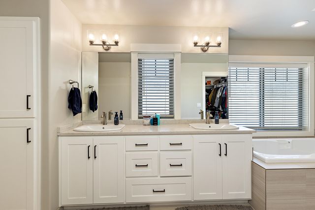 4078 Fieldbrook Avenue, Medford, OR 97504