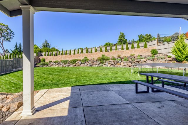 4078 Fieldbrook Avenue, Medford, OR 97504