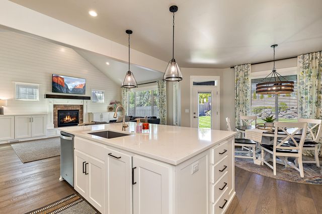 4078 Fieldbrook Avenue, Medford, OR 97504