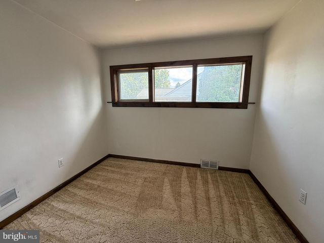 1300 KELTON RD, Camp Hill, PA 17011