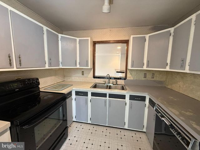 1300 KELTON RD, Camp Hill, PA 17011