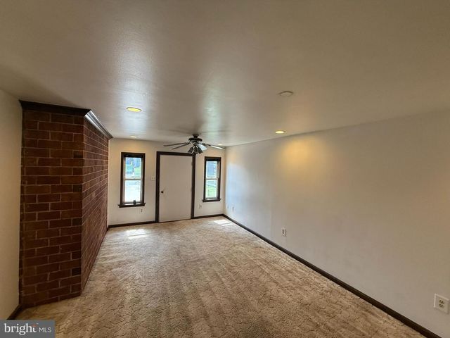 1300 KELTON RD, Camp Hill, PA 17011