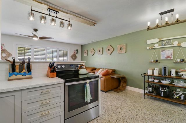 940 Dogwood Road, North Palm Beach, FL 33408