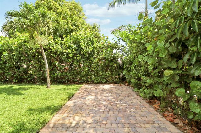 940 Dogwood Road, North Palm Beach, FL 33408