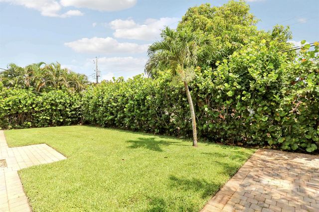 940 Dogwood Road, North Palm Beach, FL 33408