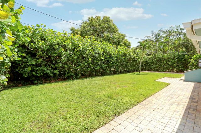 940 Dogwood Road, North Palm Beach, FL 33408