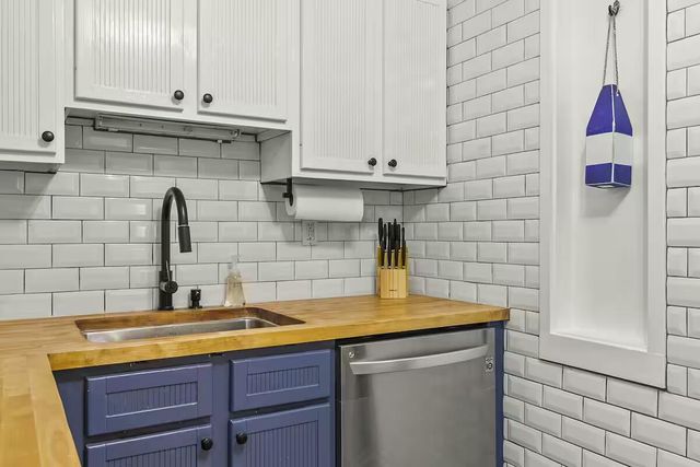 230 Gosnold Street 14ABC, Hyannis, MA 02601