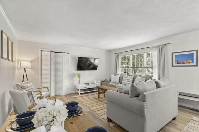 230 Gosnold Street 14ABC, Hyannis, MA 02601