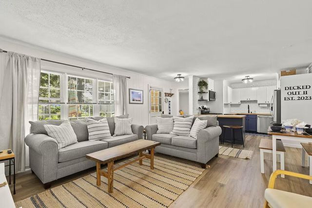 230 Gosnold Street 14ABC, Hyannis, MA 02601