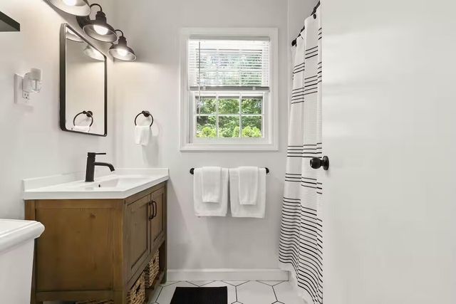 230 Gosnold Street 14ABC, Hyannis, MA 02601
