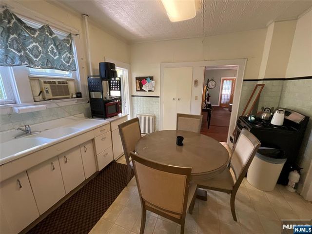 292 Orient Way, Lyndhurst, NJ 07071