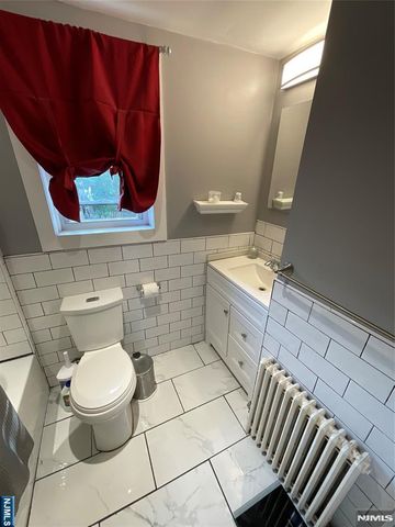 292 Orient Way, Lyndhurst, NJ 07071