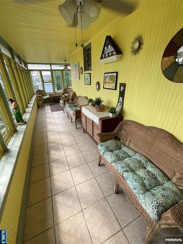 292 Orient Way, Lyndhurst, NJ 07071