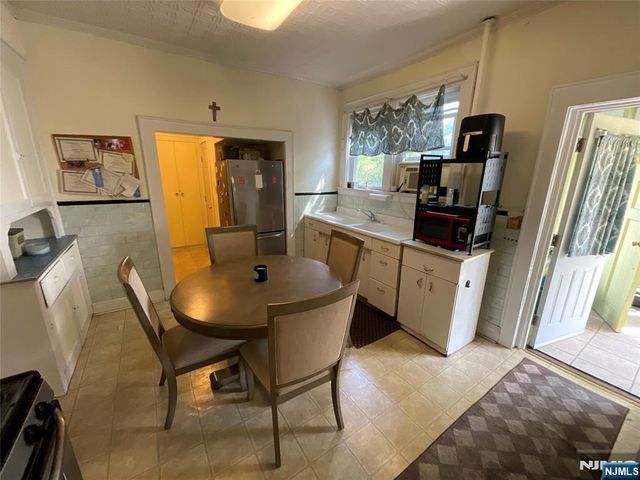 292 Orient Way, Lyndhurst, NJ 07071