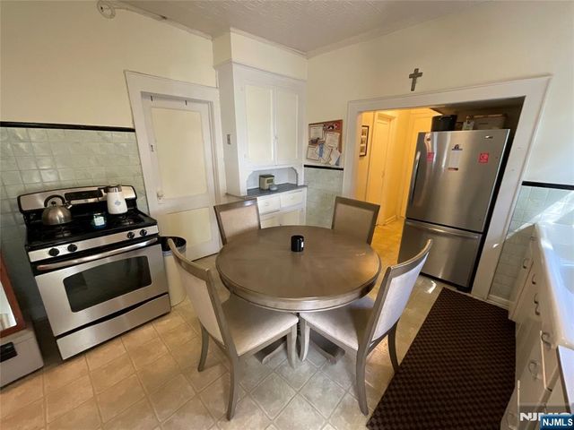 292 Orient Way, Lyndhurst, NJ 07071
