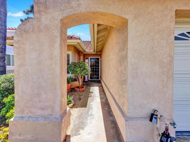 1225 Brewley Lane, Vista, CA 92081