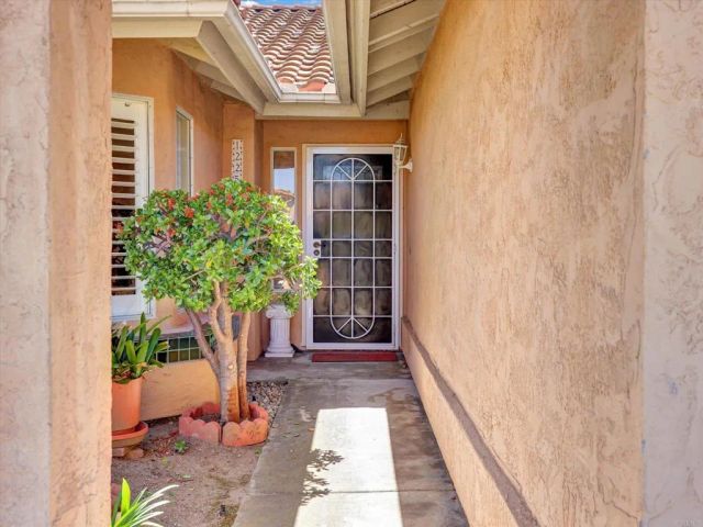 1225 Brewley Lane, Vista, CA 92081