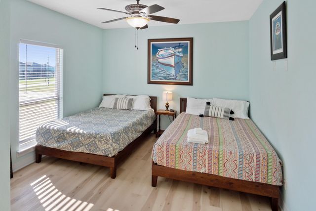 957 Fisherman Drive S, Crystal Beach, TX 77650