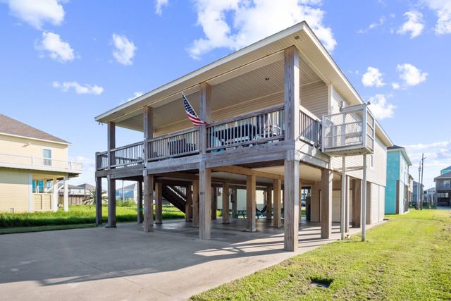 957 Fisherman Drive S, Crystal Beach, TX 77650