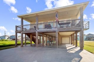 957 Fisherman Drive S, Crystal Beach, TX 77650