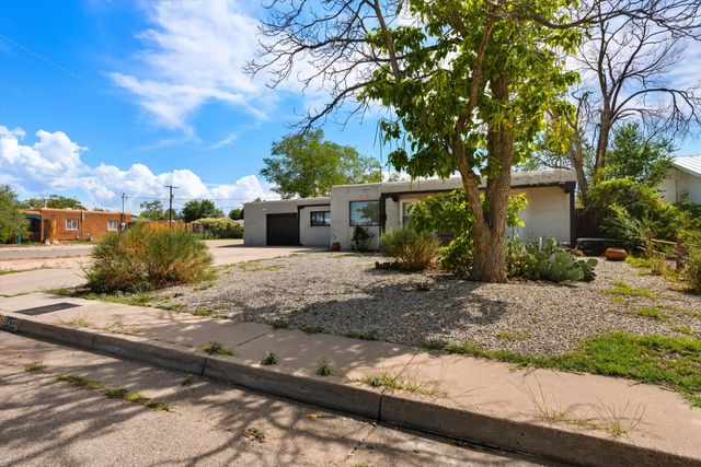 5420 MOUNTAIN Road NE, Albuquerque, NM 87110