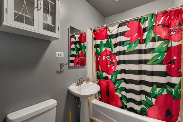 5420 MOUNTAIN Road NE, Albuquerque, NM 87110