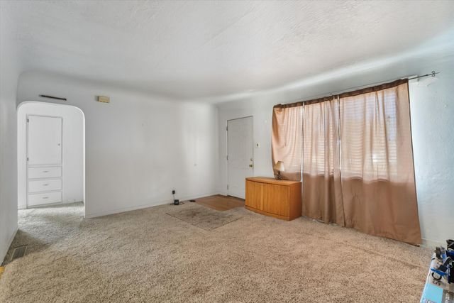 5420 MOUNTAIN Road NE, Albuquerque, NM 87110