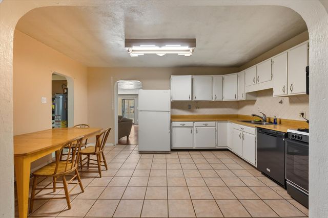 5420 MOUNTAIN Road NE, Albuquerque, NM 87110